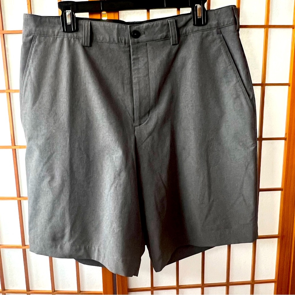 Cutter & Buck CB DryTec Casual Flat Front Mens Shorts Gray Size 34